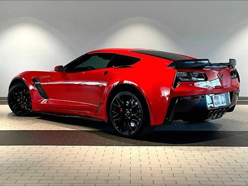Used 2016 Chevrolet Corvette Z06 w/ 3LZ Preferred Equipment Group image 3