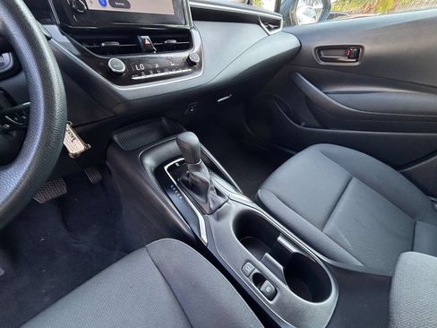 Used 2025 Toyota Corolla LE FWD image 40