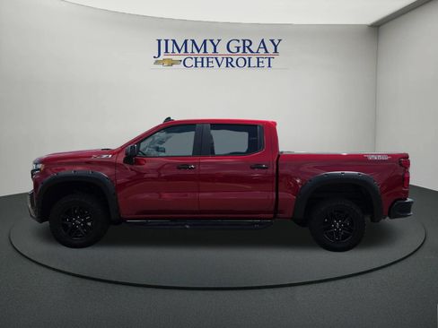 Used 2021 Chevrolet Silverado 1500 LT Trail Boss w/ Convenience Package II AWD/4WD image 2