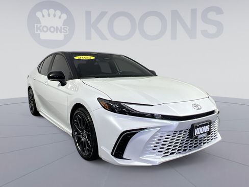 Used 2025 Toyota Camry XSE FWD image 2