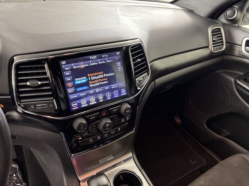 Used 2020 Jeep Grand Cherokee Altitude image 26