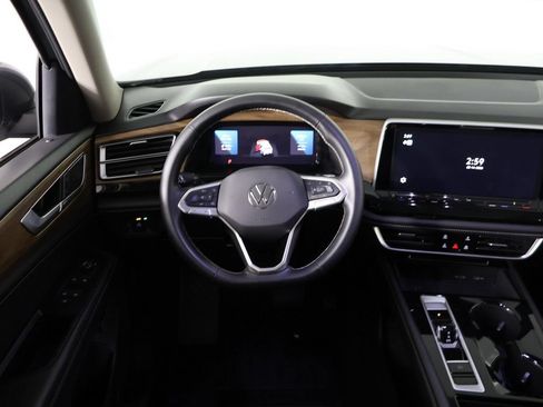 Used 2025 Volkswagen Atlas SE w/ Panoramic Sunroof Package AWD/4WD image 39