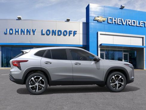 New 2026 Chevrolet Trax RS w/ Sunroof Package FWD image 5