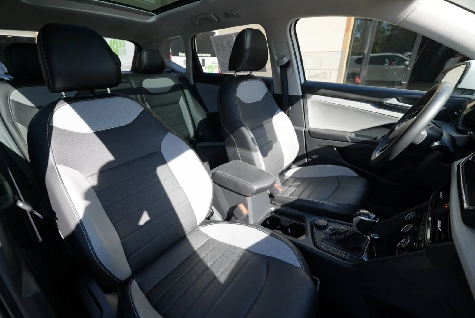 Used 2023 Volkswagen Taos SEL AWD/4WD image 43