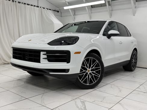 Certified 2024 Porsche Cayenne AWD/4WD image 7