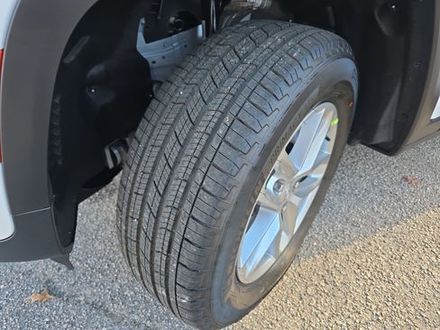 New 2025 Jeep Grand Cherokee Laredo image 34