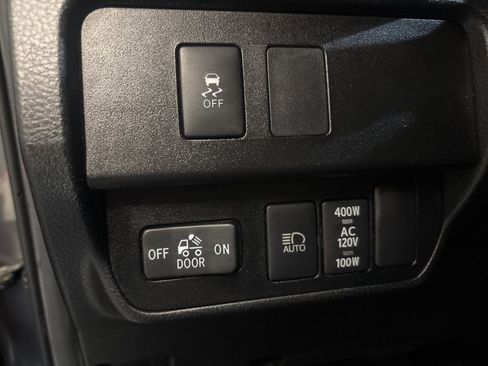 Used 2022 Toyota Tacoma TRD Sport w/ Technology Package image 18