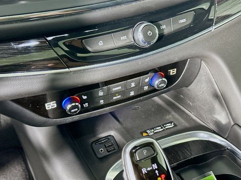 Used 2020 Buick Enclave Avenir w/ Avenir Technology Package image 24