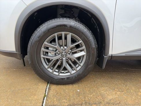 Used 2025 Nissan Rogue S image 8