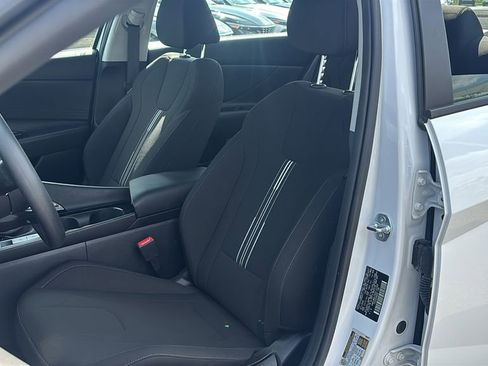 Used 2025 Hyundai Elantra Hybrid FWD image 10
