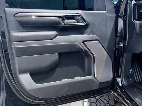 Used 2025 GMC Sierra 2500 AT4X AWD/4WD image 19