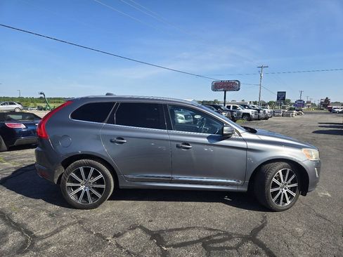 Used 2016 Volvo XC60 T6 w/ Proximity Package AWD/4WD image 4