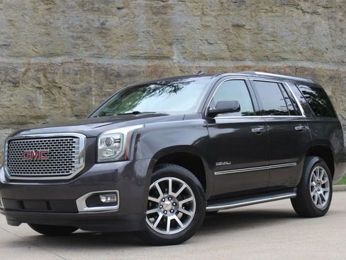 Used 2015 GMC Yukon Denali w/ Touring Package AWD/4WD image 3