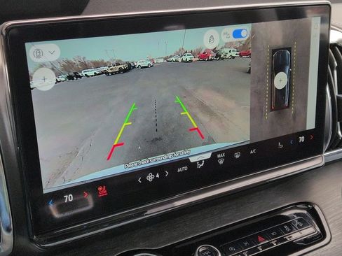 Used 2025 Ford Expedition Platinum w/ Driver's Package AWD/4WD image 17