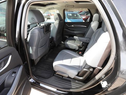 Used 2019 Buick Enclave Essence image 16