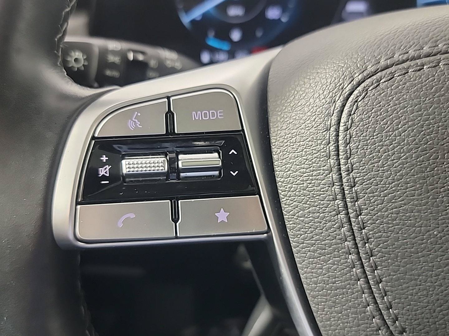 Used 2025 Kia Telluride SX w/ SX Captain's Chair Package AWD/4WD image 29