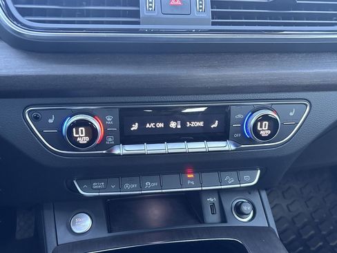 Used 2022 Audi Q5 2.0T Premium w/ Convenience Package image 17