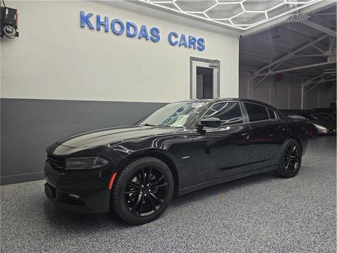 Used 2016 Dodge Charger R/T w/ Plus Group image 2