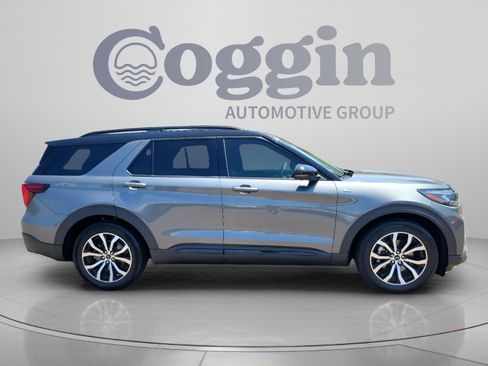 Used 2025 Ford Explorer ST-Line w/ Premium Package RWD image 6