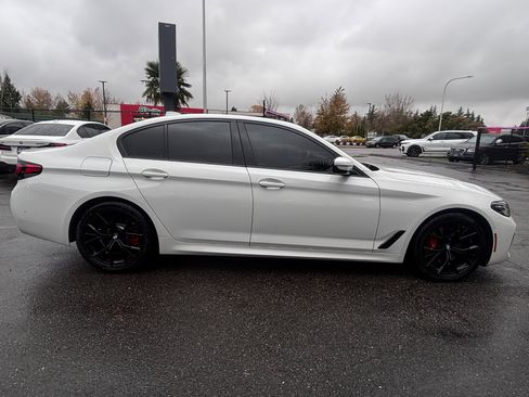 Used 2022 BMW 530i xDrive w/ M Sport Package image 16