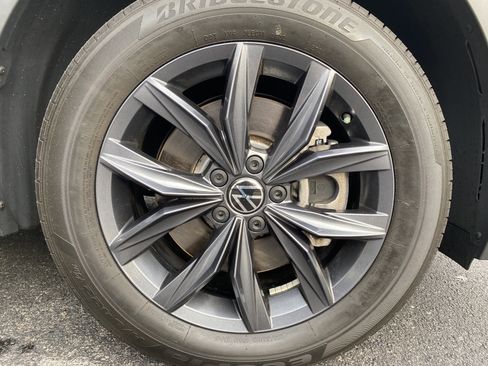 Used 2023 Volkswagen Tiguan SE image 13