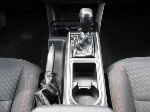 Used 2021 Toyota Tacoma SR5 AWD/4WD image 34