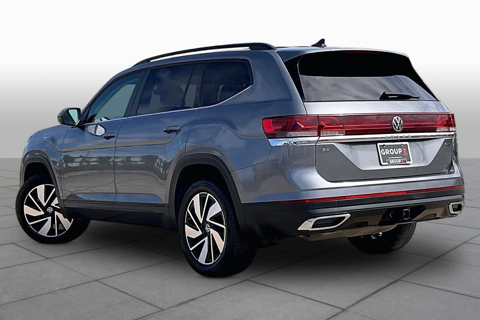 Used 2025 Volkswagen Atlas SE AWD/4WD image 11