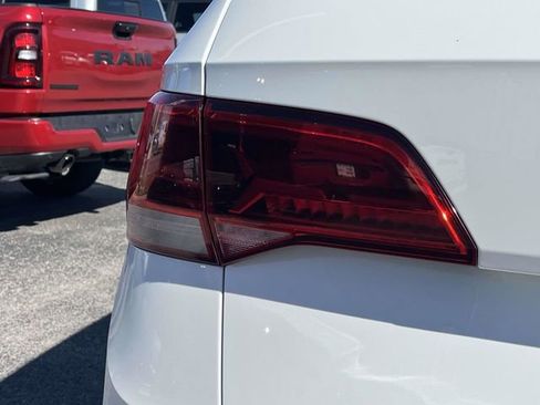 Used 2024 Volkswagen Taos SE image 10