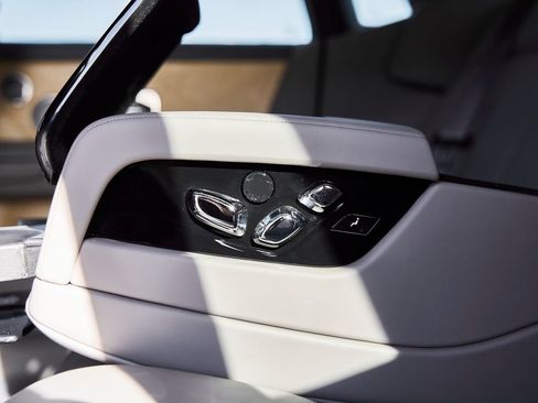 Used 2025 Rolls-Royce Phantom Sedan RWD image 59