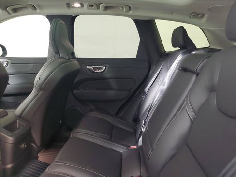 Certified 2026 Volvo XC60 T8 Ultra w/ Climate Package PRO AWD/4WD image 8