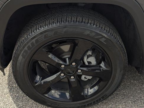 Certified 2023 Jeep Grand Cherokee Altitude AWD/4WD image 7