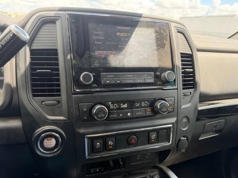 Used 2023 Nissan Titan SV w/ SV Convenience Package RWD image 4
