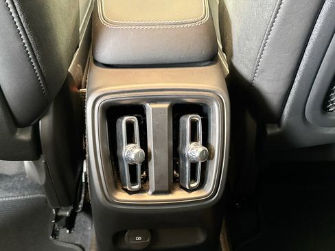 Used 2023 Volvo XC40 Recharge Plus image 24