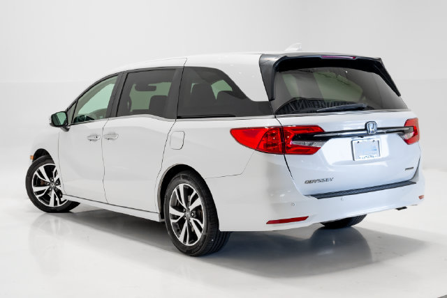 Used 2023 Honda Odyssey Touring image 3