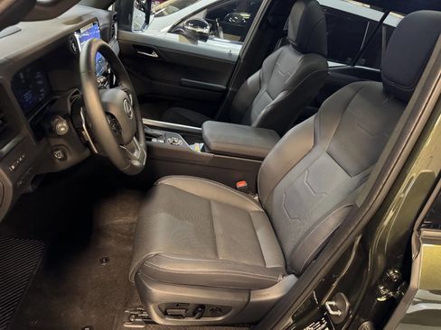 Used 2025 Lexus GX 550 w/ Accessory Package (2T) image 58