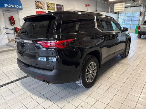 Used 2023 Chevrolet Traverse LT image 3