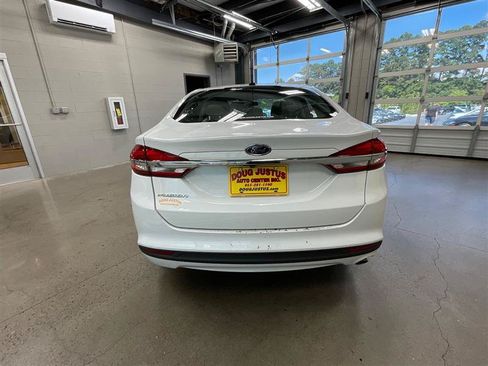 Used 2018 Ford Fusion S FWD image 4