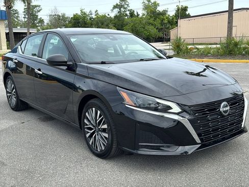 Used 2025 Nissan Altima 2.5 SV FWD image 7