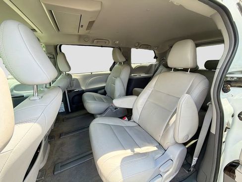 Used 2018 Toyota Sienna XLE Premium AWD/4WD image 21