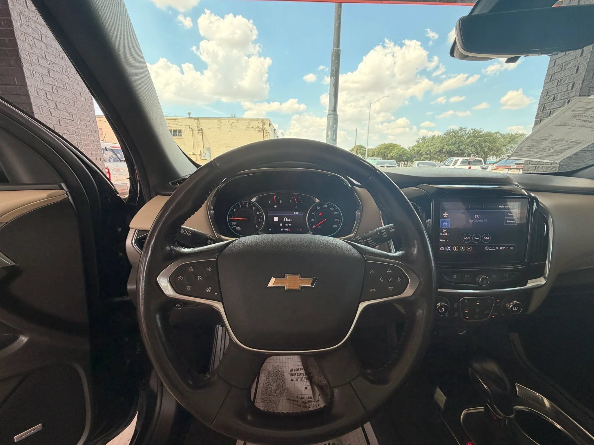 Used 2022 Chevrolet Traverse LT w/ LT Premium Package FWD image 11
