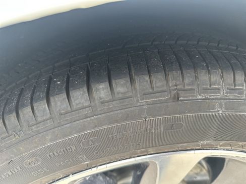 Used 2017 Chrysler Pacifica Limited FWD image 19