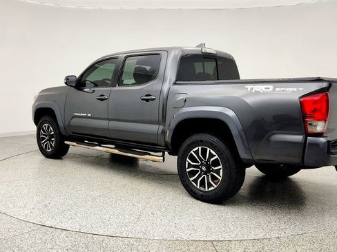 Used 2017 Toyota Tacoma TRD Sport w/ Premium & Technology Package RWD image 7