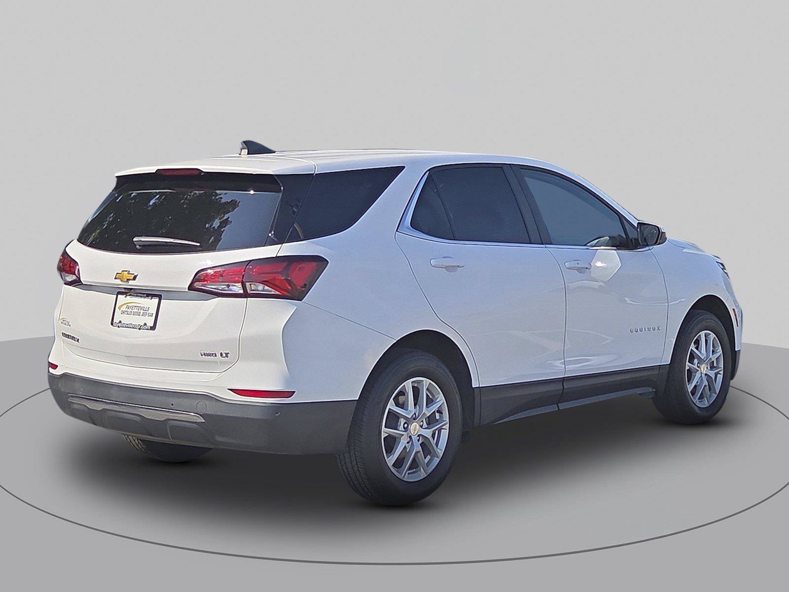 Used 2024 Chevrolet Equinox LT AWD/4WD image 3