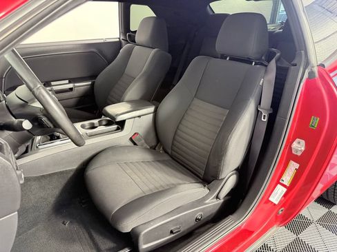 Used 2014 Dodge Challenger R/T RWD image 11