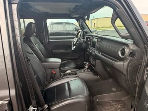 Used 2018 Jeep Wrangler Unlimited Sahara AWD/4WD image 16