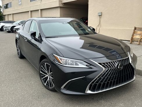Used 2024 Lexus ES 300h w/ Premium Package FWD image 2