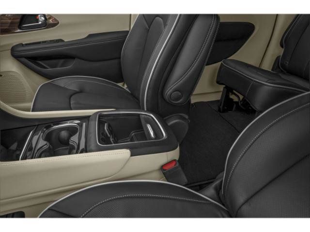 Used 2025 Chrysler Pacifica Limited FWD image 16
