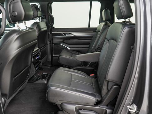 Used 2024 Jeep Wagoneer Series II image 18