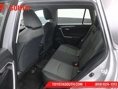 Used 2021 Toyota RAV4 XLE AWD/4WD image 30