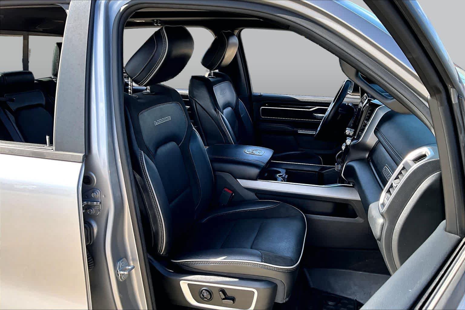 Used 2020 RAM 1500 Laramie w/ Sport Appearance Package AWD/4WD image 9